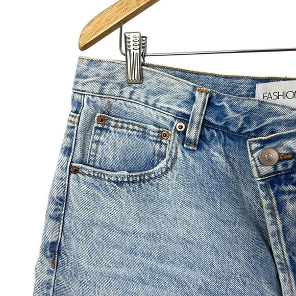 Fashion Nova V-waist High Rise Light Wash Distressed Cotton Denim Shorts Size 13 - Picture 5 of 7